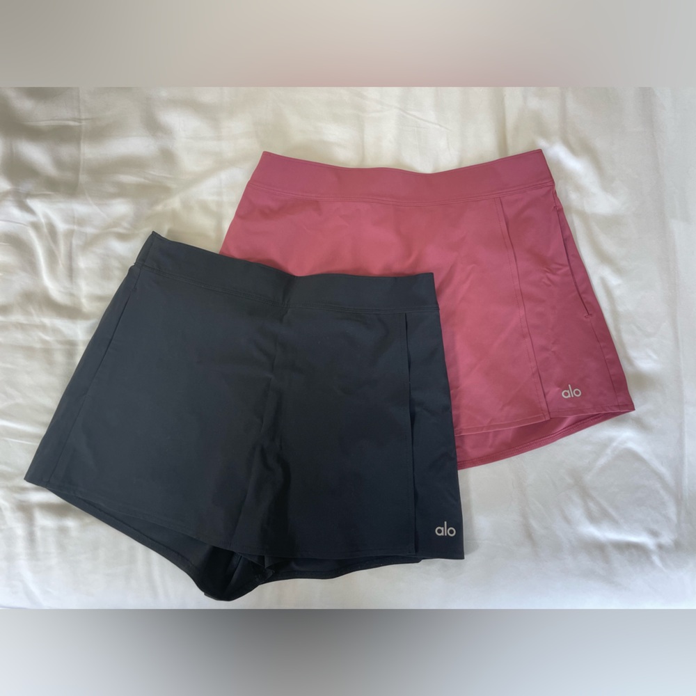 Bundle of 2 Alo Clubhouse skorts, size small, black and mars clay